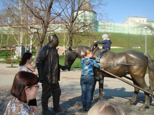 Памятник Асгату Галимзянову